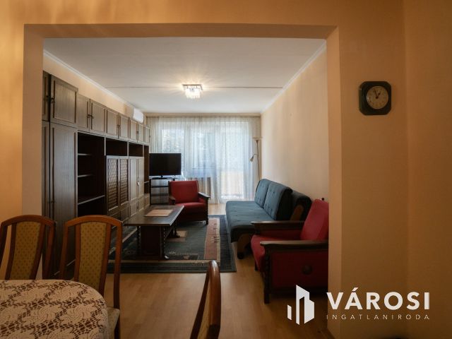 Panelprogramos, erkélyes lakás a Földesen