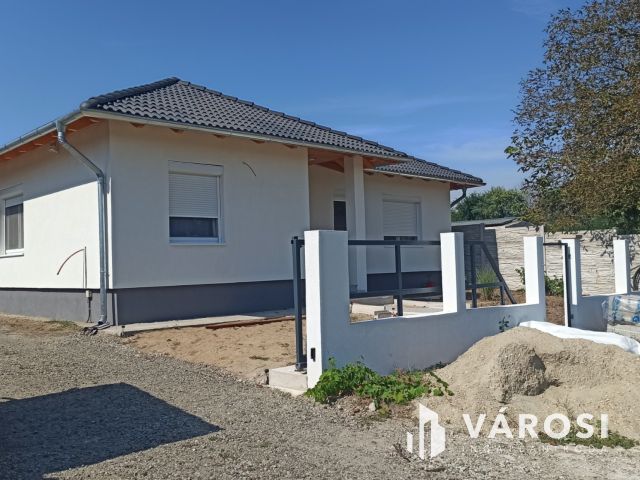 Végre megérkezett haza, Turára!