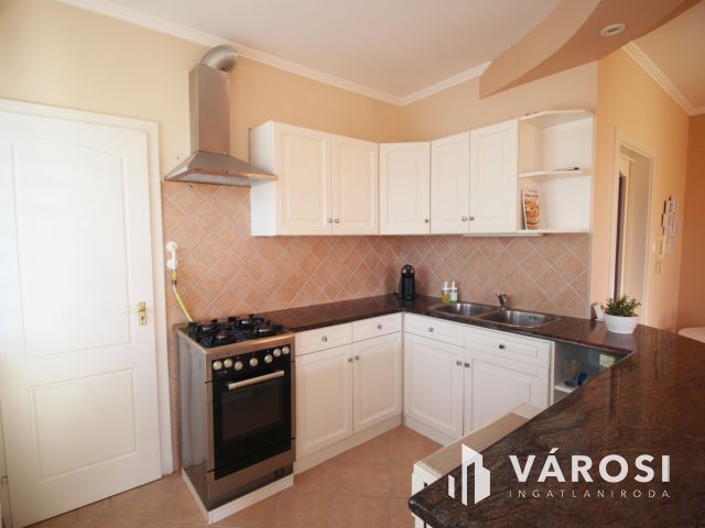 Belvárosi, amerikai konyhás lakás kiadó!