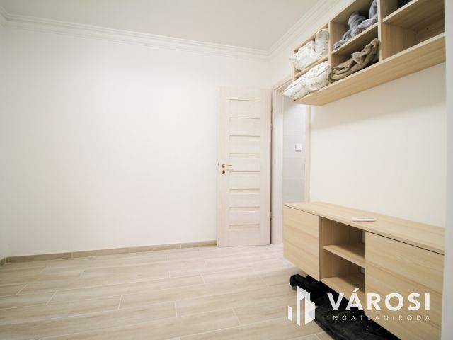 Három fürdőszobás duplex belvárosi lakás kiadó